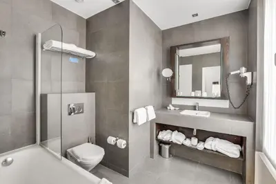 Salle de bains dans l'établissement Hotel Duret Paris Champs Elysées
