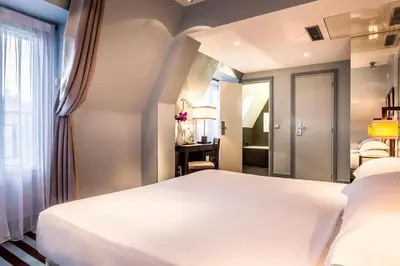 Un ou plusieurs lits dans un hébergement de l'établissement Hotel Duret Paris Champs Elysées