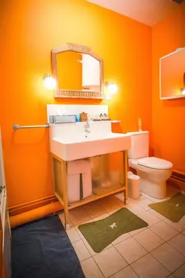 Salle de bains dans l'établissement Paris-Oasis Montmartre