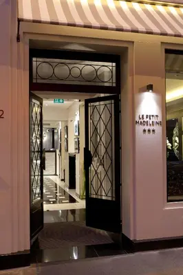 Hall ou réception de l'établissement Petit Madeleine Hôtel