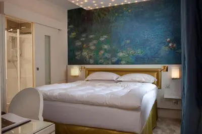 Un ou plusieurs lits dans un hébergement de l'établissement Petit Madeleine Hôtel