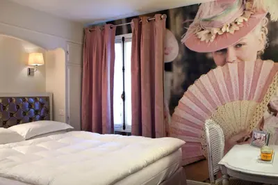 Un ou plusieurs lits dans un hébergement de l'établissement Petit Madeleine Hôtel