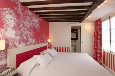 Un ou plusieurs lits dans un hébergement de l'établissement Petit Madeleine Hôtel