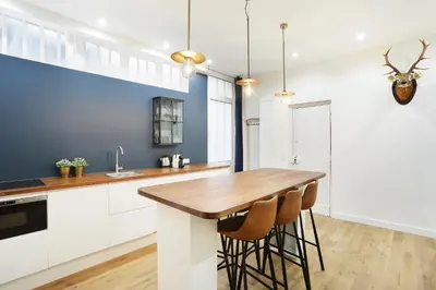 Cuisine ou kitchenette dans l'établissement Rent a Room - Charon 3