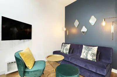 Coin salon dans l'établissement Rent a Room - Charon 3