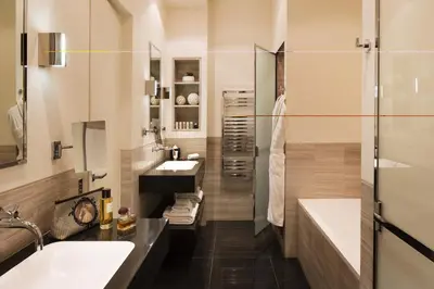 Salle de bains dans l'établissement Hotel Marignan Champs-Elysées