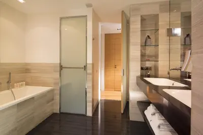Salle de bains dans l'établissement Hotel Marignan Champs-Elysées