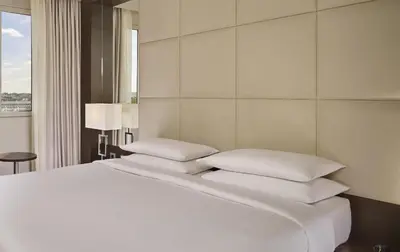 Un ou plusieurs lits dans un hébergement de l'établissement Hyatt Regency Paris Etoile