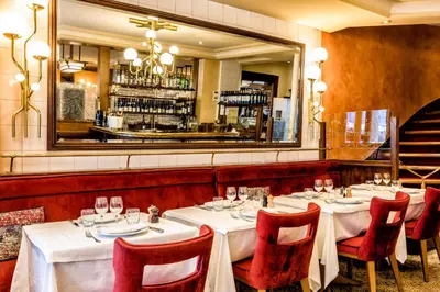 Restaurant ou autre lieu de restauration dans l'établissement Hotel Restaurant Au Boeuf Couronné