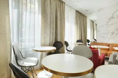 Coin salon dans l'établissement Nouvel Hôtel Eiffel