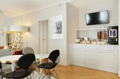Cuisine ou kitchenette dans l'établissement Nouvel Hôtel Eiffel