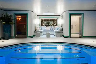 Piscine de l'établissement Hotel Eiffel Blomet ou située à proximité