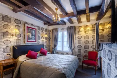Un ou plusieurs lits dans un hébergement de l'établissement Grand Hôtel de L'Univers Saint-Germain