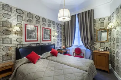 Un ou plusieurs lits dans un hébergement de l'établissement Grand Hôtel de L'Univers Saint-Germain