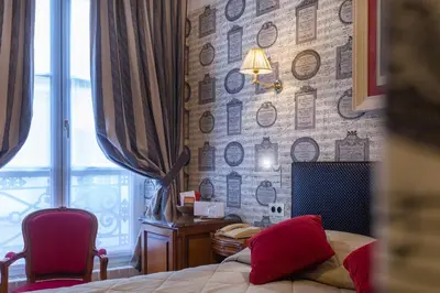 Un ou plusieurs lits dans un hébergement de l'établissement Grand Hôtel de L'Univers Saint-Germain