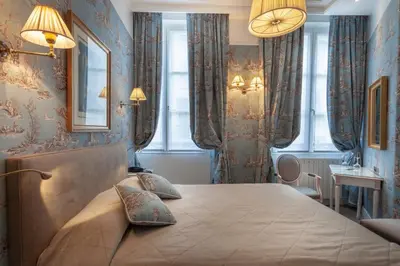 Un ou plusieurs lits dans un hébergement de l'établissement Grand Hôtel de L'Univers Saint-Germain