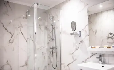 Salle de bains dans l'établissement Hôtel Derby Eiffel