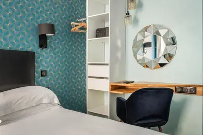Un ou plusieurs lits dans un hébergement de l'établissement Hotel Elysée Etoile