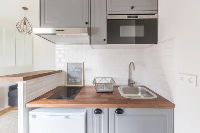 Cuisine ou kitchenette dans l'établissement Assas-Vavin Appartements