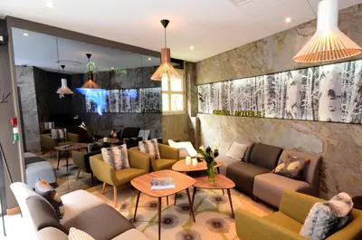 Coin salon dans l'établissement Green hotels Confort Paris 13