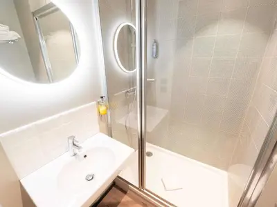 Salle de bains dans l'établissement ibis Styles Paris 16 Boulogne