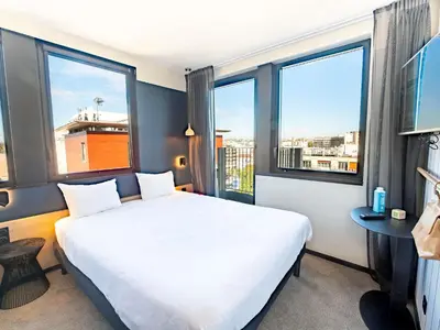 Un ou plusieurs lits dans un hébergement de l'établissement ibis Styles Paris 16 Boulogne