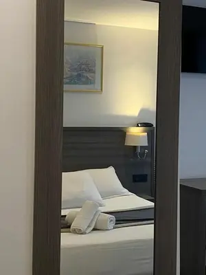 Un ou plusieurs lits dans un hébergement de l'établissement Luxor Bastille Hotel