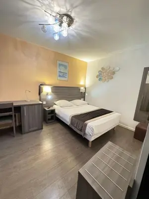 Un ou plusieurs lits dans un hébergement de l'établissement Luxor Bastille Hotel