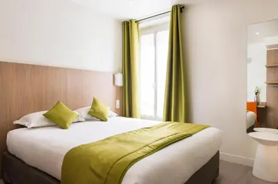 Un ou plusieurs lits dans un hébergement de l'établissement Hotel Bel Oranger Gare de Lyon