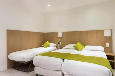 Un ou plusieurs lits dans un hébergement de l'établissement Hotel Bel Oranger Gare de Lyon