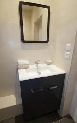 Salle de bains dans l'établissement HolidaysInParis - Republique