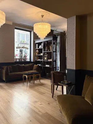 Coin salon dans l'établissement New Hotel République