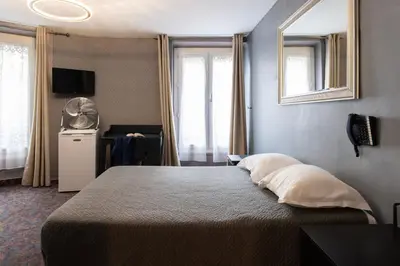 Un ou plusieurs lits dans un hébergement de l'établissement Grand Hôtel De Paris