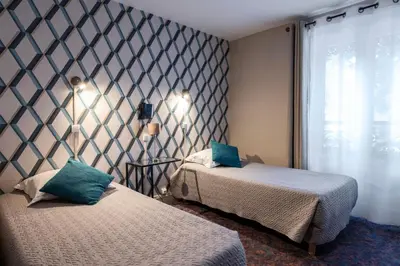 Un ou plusieurs lits dans un hébergement de l'établissement Grand Hôtel De Paris