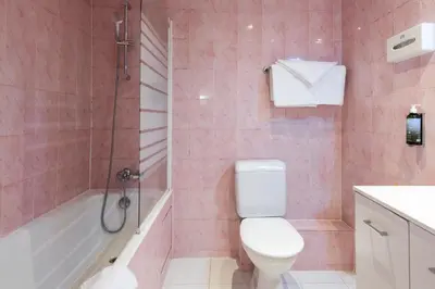 Salle de bains dans l'établissement Grand Hôtel De Paris