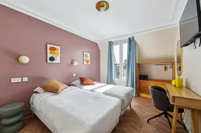 Télévision ou salle de divertissement dans l'établissement Hotel Margot