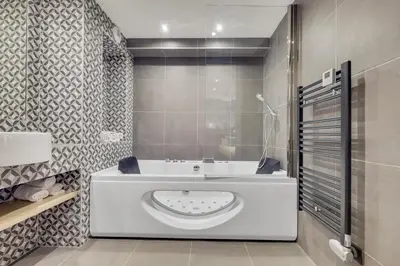 Salle de bains dans l'établissement Hôtel Lucien & Marinette
