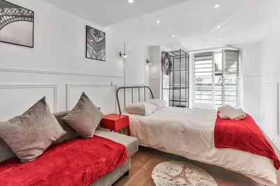 Un ou plusieurs lits dans un hébergement de l'établissement 40-Flat Paris Eiffel