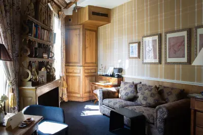 Coin salon dans l'établissement Hôtel Le Relais Saint-Germain