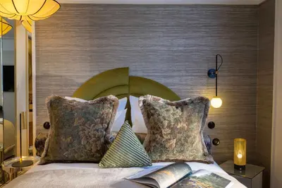 Un ou plusieurs lits dans un hébergement de l'établissement Hôtel l'Inattendu