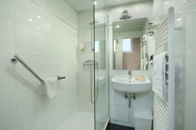 Salle de bains dans l'établissement Hotel Murat