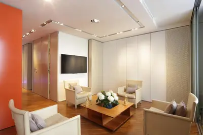 Télévision ou salle de divertissement dans l'établissement Terrace Matignon Apartment