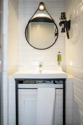 Salle de bains dans l'établissement Hôtel Des Arts-Bastille