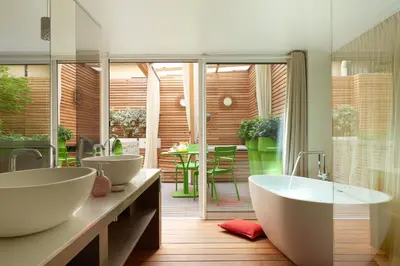Salle de bains dans l'établissement Le Mathurin Hotel & Spa