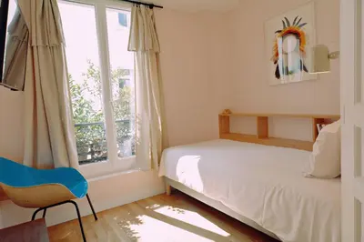 Un ou plusieurs lits dans un hébergement de l'établissement Hôtel Lucien