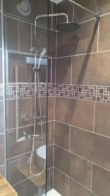 Salle de bains dans l'établissement Hôtel De La Perdrix Rouge