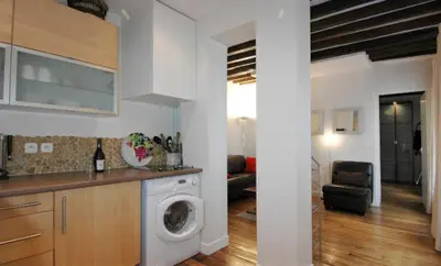 Cuisine ou kitchenette dans l'établissement Opera Apartment