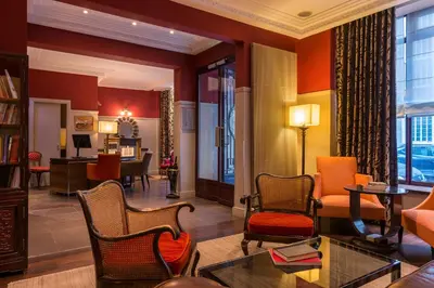 Coin salon dans l'établissement Crystal Hotel
