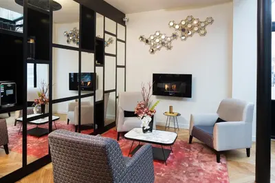 Télévision ou salle de divertissement dans l'établissement Le Relais du Marais
