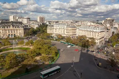 Vue générale sur Paris ou vue de la ville depuis l'hôtel